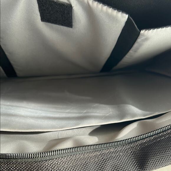 Kensington Contour Pro 17" Laptop Carrying Case - Picture 7 of 12